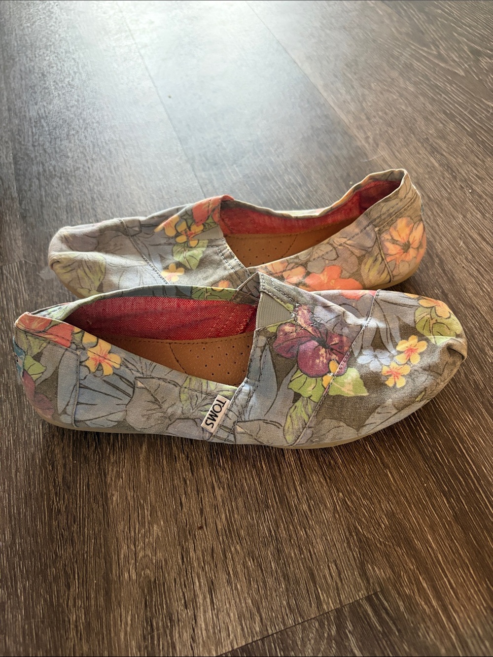 Tom’s “Faded Tropical" floral print.